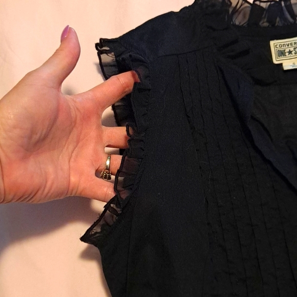 Converse One Star Black Sleeveless Blouse with Ruffles Small - Picture 3 of 10